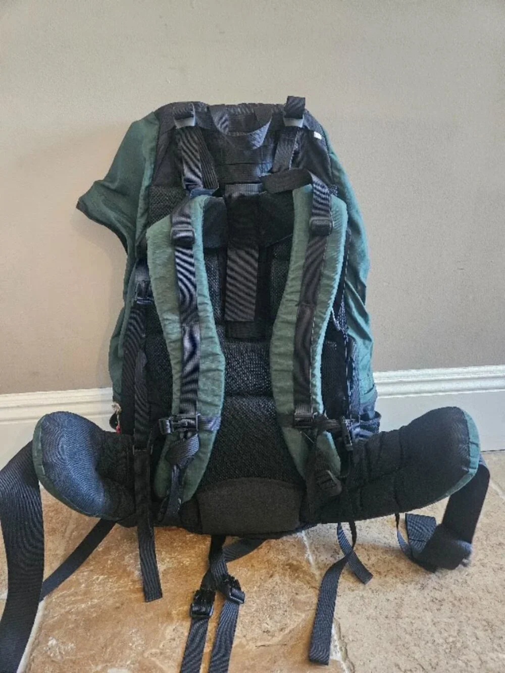 GENUINE REI TRAVERSE EVENING STAR HIKING BACKPACK